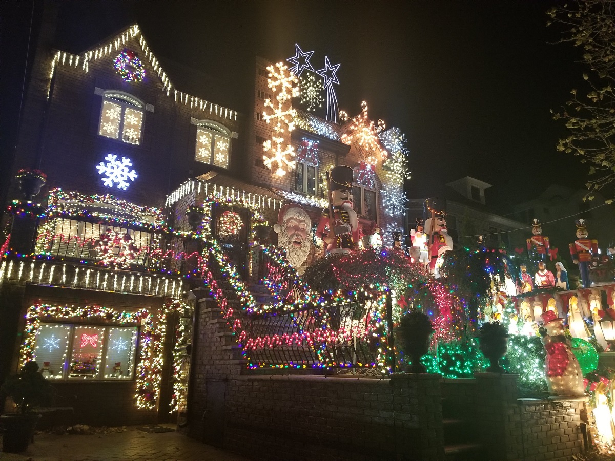 Brooklyn Dyker Heights Christmas Tour Royal City Tours