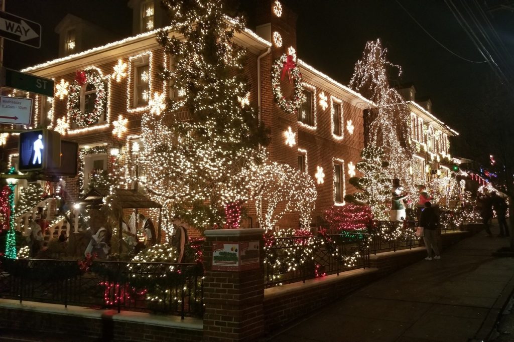 Brooklyn Dyker Heights – Christmas Tour | Royal City Tours